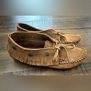 Minnetonka Tan Fringed Moccasins
